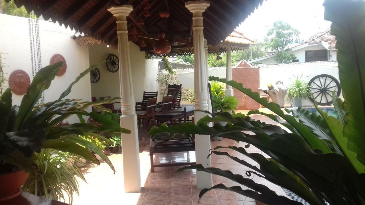 Embiente Guest House Negombo Exterior photo